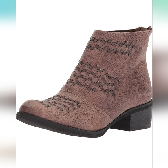 NOT RATED KYLA FAUX LEATHER WOVEN BLOCK HEEL WESTERN ANKLE BOOTIE - Picture 2 of 12